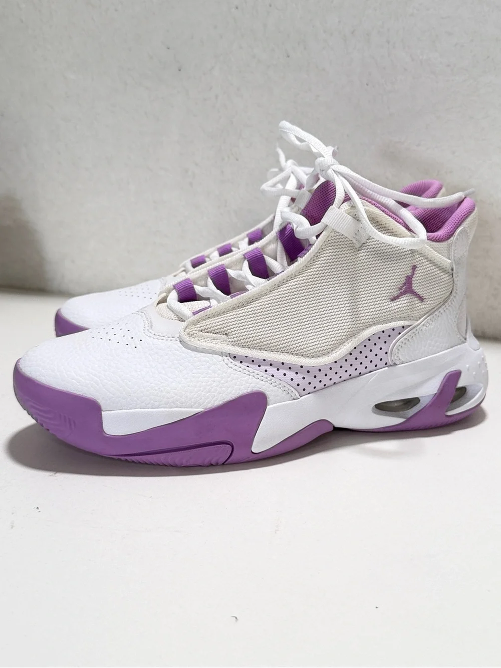 Air Jordan Max Aura 4 GS White Barely Grape Rush Fuchsia Sneakers Size 6.5Y